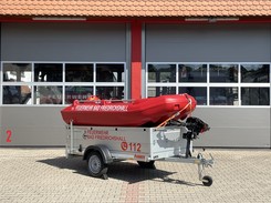 Bild: SEB - Schnelleinsatzboot auf Wasserrettungsanhänger